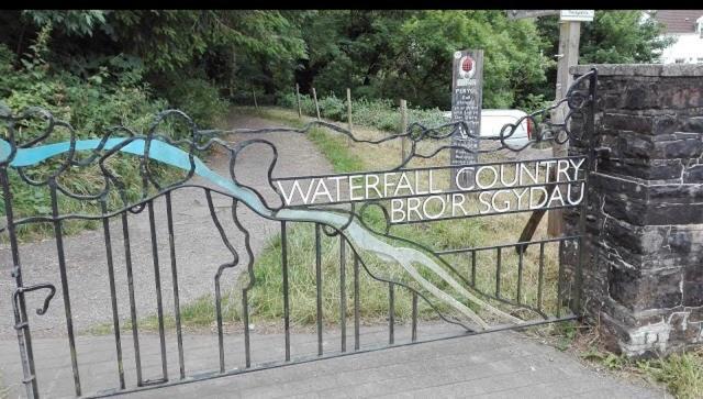 Rowan House Bed Breakfast Main House & Self Contained Self Catering Apartment Cymmer Exterior foto